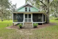 1/2 Mi to Sapelo River: Family Home w/ Large Yard - 2-Star