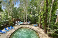 The Reef Retreat Palm Cove - Hot Tub