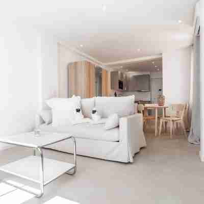Charming studio - 2P - Sea view - Antibes. Rooms