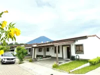 Beautiful house in the most exclusive área of San Miguel  호텔