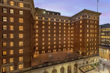 Hotel Fort des Moines, Curio Collection by Hilton