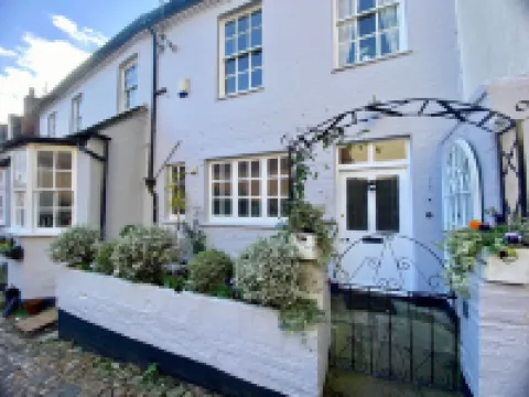 17th Century Coach House - Pet & Family Friendly Hotels in Marlborough