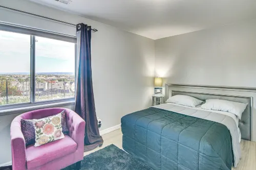 4 Mi to Broadmoor! Apt w/ Movie Theater & Mtn View