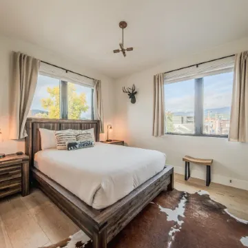 Whitefish Loft, Downtown Condo for 6