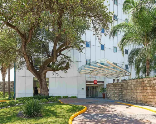 Ibis Monterrey Valle Außen Photos