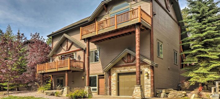 Flathead Lake Getaway w/ Balcony, Fireplace! Hotels in Flathead County