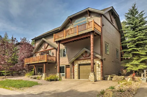 Flathead Lake Getaway w/ Balcony, Fireplace! - Apartments