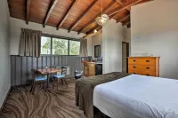 Burkesville Apt w/ Deck, Views & Pool Access! - Apartments