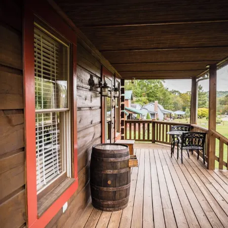 Rumples Retreat at Highland Hideaways - Arcade - Private Drive-in Theater