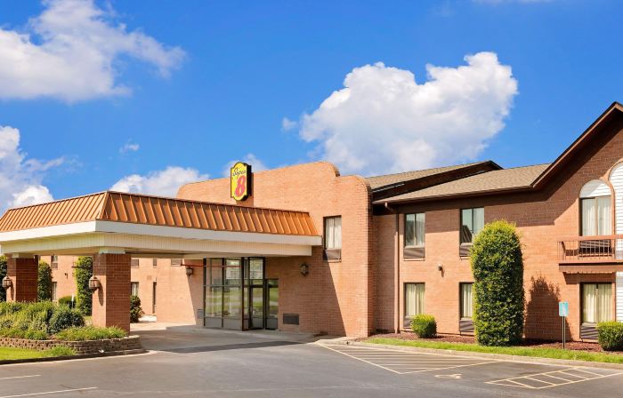 Super 8 by Wyndham Metropolis