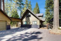 4BR Home w/ Spa, Bar, Home Gym, Decks, Near Lake - balcony