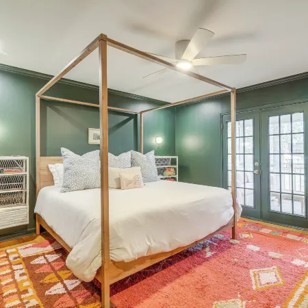 Quiet & Stylish Waterfront Gem w/ Dock in Eatonton