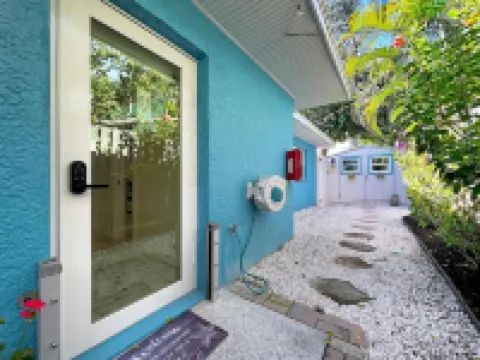 Charming Ground Level Resort Style 3 unit Condo  - unit C