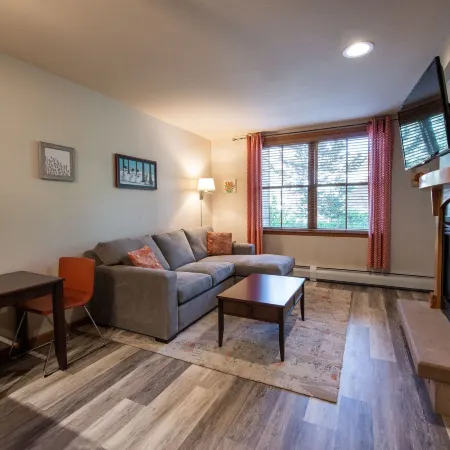 Contemporary Condo Easy Access to Slopes and the Village - Zephyr Mountain Lodge Premium-Rated 1102