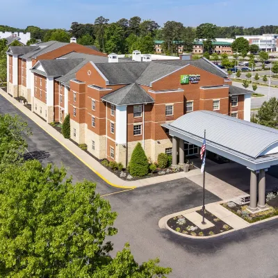 Holiday Inn Express & Suites WILLIAMSBURG by IHG Hotels near Governor's Palace