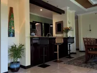 Luxurious 2-Bedroom 2 Bathroom Condo in Esterillos Este. Walk to Bejuco Beach! Hotel a Esterillos Este