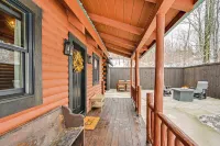 Peaceful Cabin w/ Hot Tub in Dundee: Dogs Welcome
