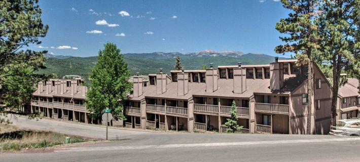 Angel Fire Condo: Walk to Slopes & Trails! Hotels in Angel Fire