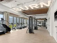 Luxe Everett 2BR–2BA w/ Pool, Gym & Parking Hotels in Everett
