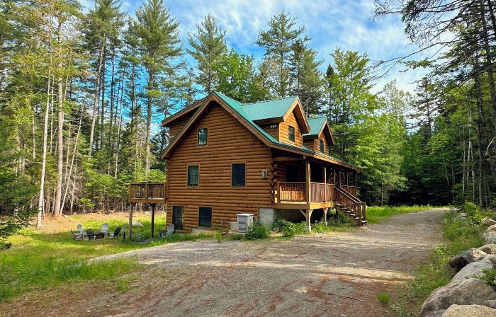 80pvr Log Home 20min to Bretton Woods! AC, Hot Tub, Wifi, Cable, Fireplace, Fire pit