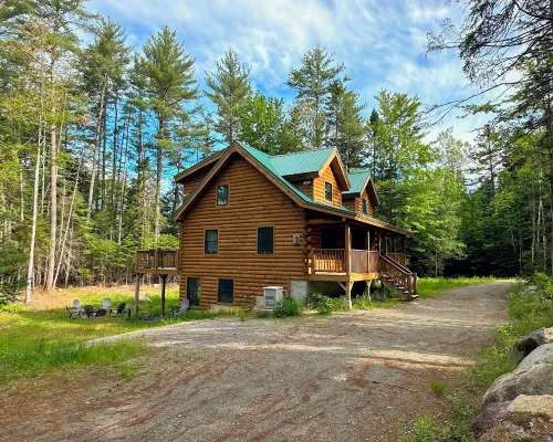 80pvr Log Home 20min to Bretton Woods! AC, Hot Tub, Wifi, Cable, Fireplace, Fire pit Hotels in Bethlehem