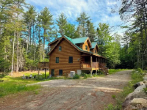 80pvr Log Home 20min to Bretton Woods! AC, Hot Tub, Wifi, Cable, Fireplace, Fire pit