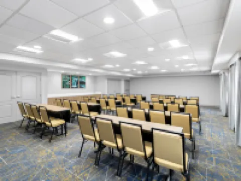 Hampton Inn & Suites New Castle Hotels in Lawrence County