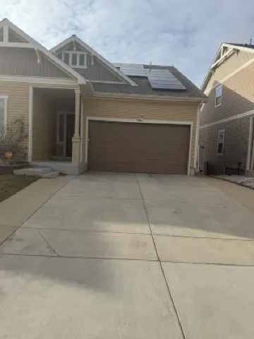 Charming 2-bedroom house in marvelous Denver with AC, WiFi Hotels in Gateway