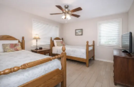 Walk to the Beach & Downtown! Ocean Springs in Perfect Location! Azalea Cottage