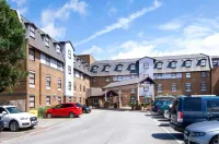 Premier Inn London Gatwick Airport (A23 Airport Way) Hotel - Park Yeri