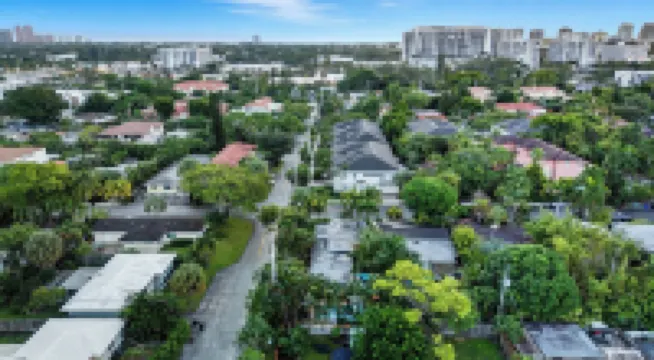 Fort Lauderdale Escape With Pool, Hot Tub & Dual Kitchens Paradise Stay by Avantstay