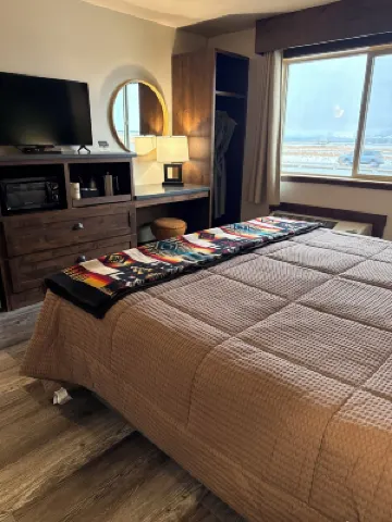 Ninepipes Lodge
