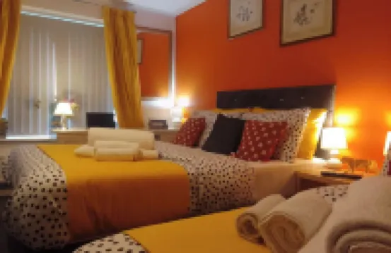 4 Bed Flat Sleeps 10 Pets Parking Ev Charging