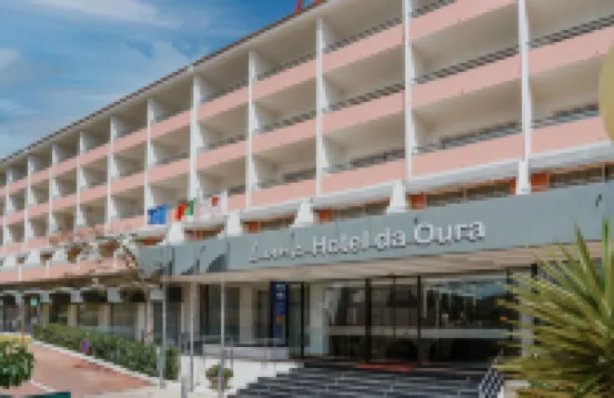 Luna Hotel da Oura فنادق في 