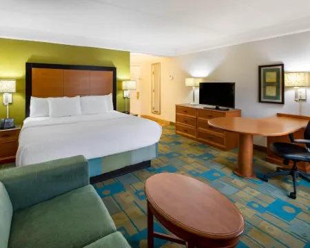 ลา ควินตา บาย วินด์แฮม เฮย์วูด มอลล์-ใกล้ ดาวน์ทาวน์ กรีนวิลล์ โรงแรมในกรีนวิลล์