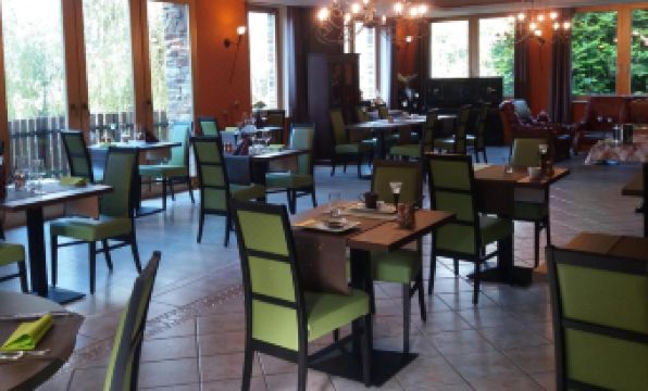 Charming Cottage with Pool in Houffalize