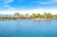 Lakefront Luxury Villa 4 bedroom+loft with Pool