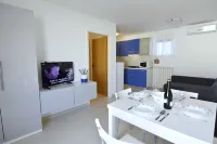Terrace flat 300 mt from beach