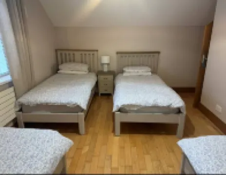 Dernvale House - Single room -sleeps 4 - 3-Star