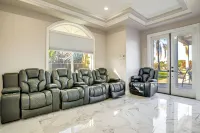 Expansive Riverside Mansion! Luxe, Family Friendly - Homestays