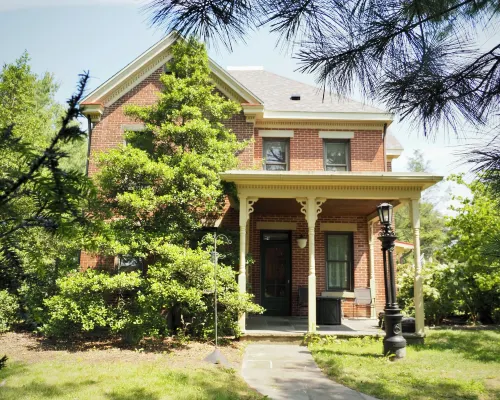 Deer Creek Winery and Watson Estate Bed & Breakfast Hotels in Fayette County