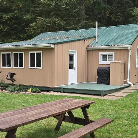 The Riverside Cottage... Charming  2-bedroom cottage on the Mohican River
