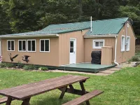 The Riverside Cottage... Charming  2-bedroom cottage on the Mohican River