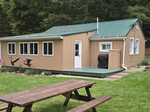 The Riverside Cottage... Charming  2-bedroom cottage on the Mohican River