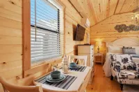 Stunning Cabin Right on Main St! - Bintang 4
