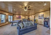 Blue Ridge Cabin, Mountain Views, Hot Tub, Game Room – Sleeps 12 Near Downtown