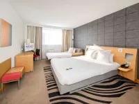 نوفوتيل كراكوف سيتي ويست Hotels near برونافيتسا