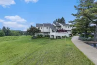 2 Bedroom Condo Golf Course Views 5166 - parking