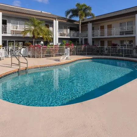 Super 8 by Wyndham Ellenton Bradenton Area