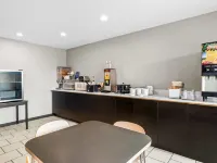 Super 8 by Wyndham Farmington Hotels in St. Francois Township